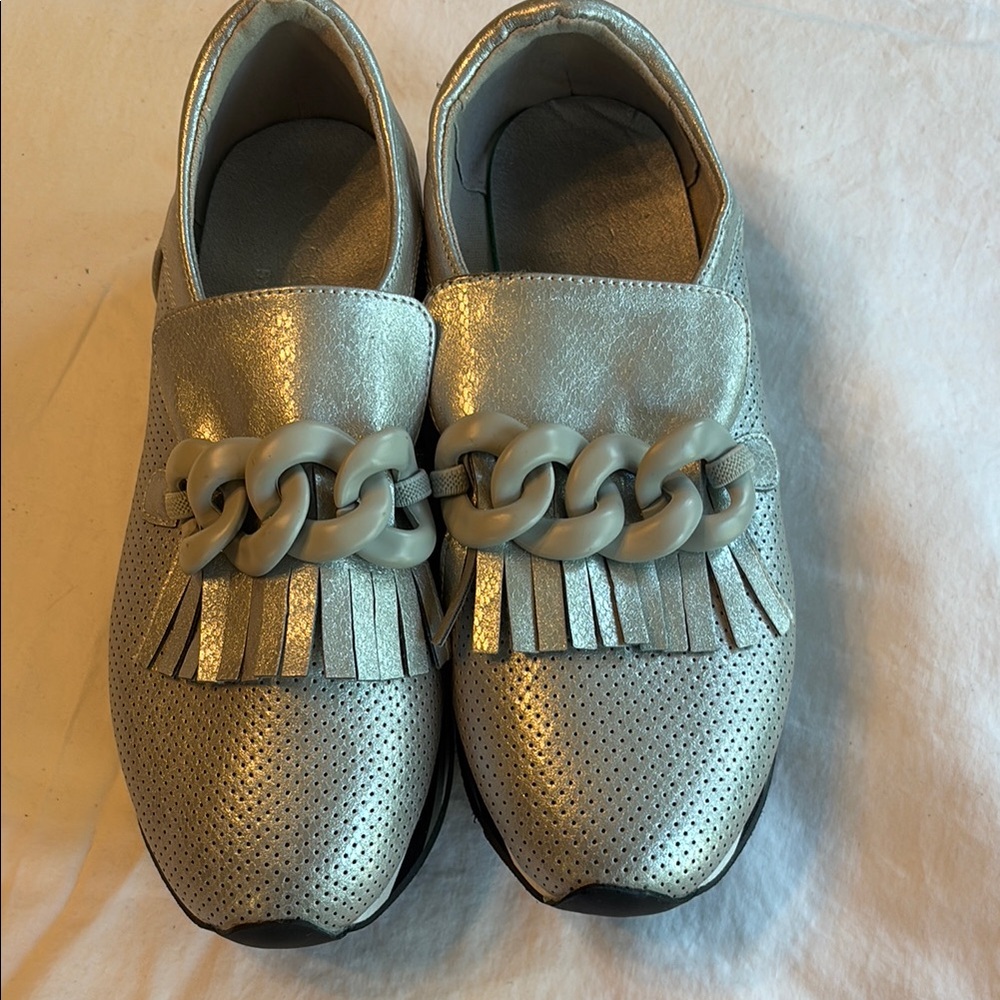 Coconuts By Matisse Silver Slip on Platform Loafers with Chain Detail Sz 6